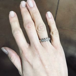 Diamond ring in yellow gold - size 6